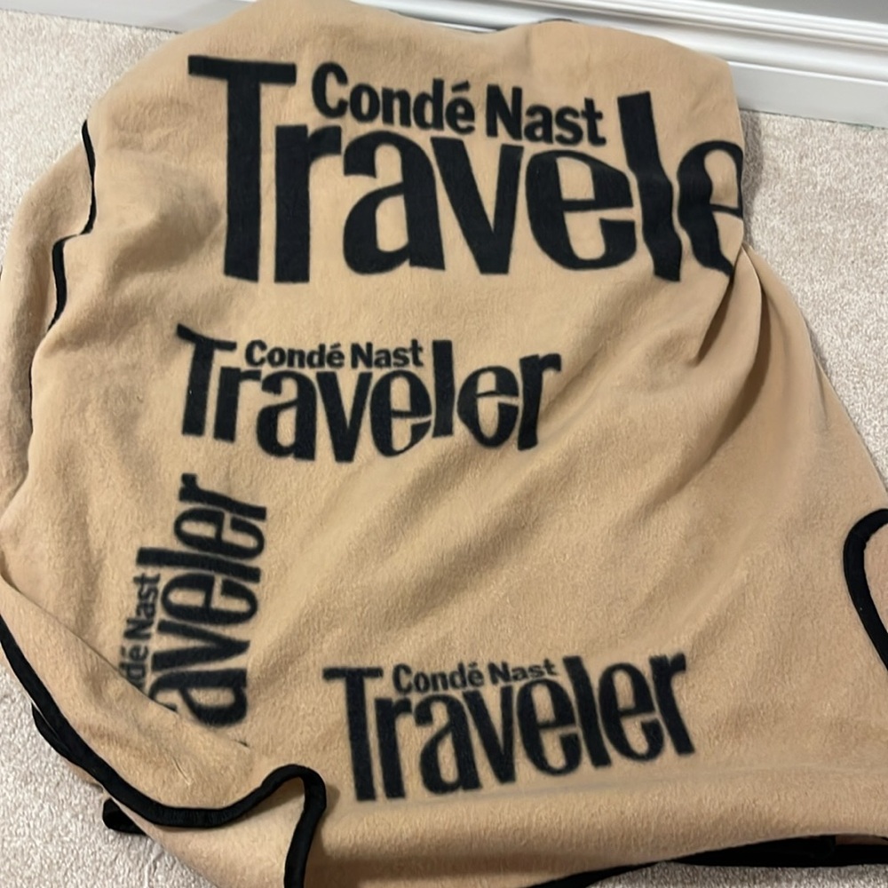 Condé Nast Traveler giant Blanket or throw new w button pocket New